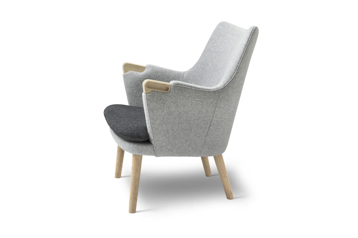 CARL HANSEN & SON | CH71 LOUNGE CHAIR