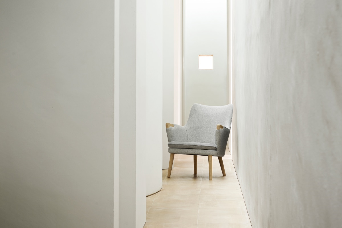 CARL HANSEN & SON | CH71 LOUNGE CHAIR