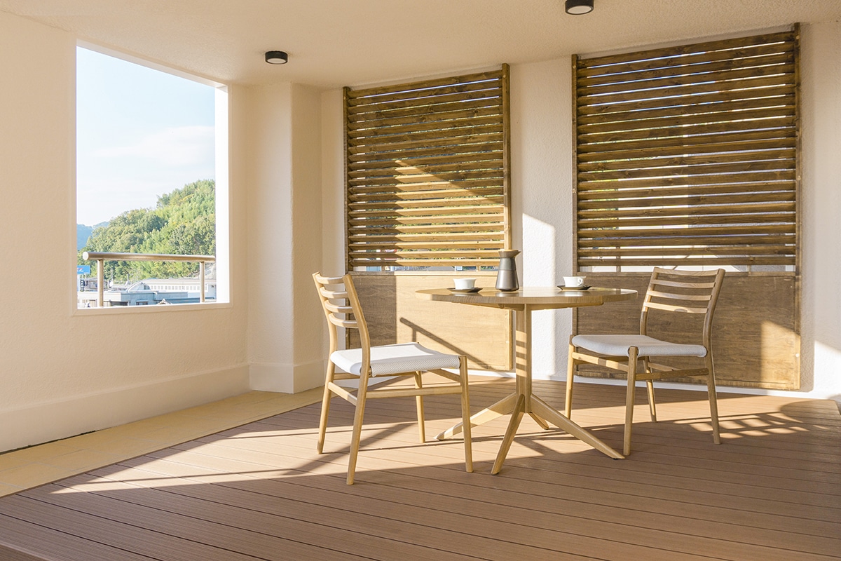 YU UC8 DINING CHAIR