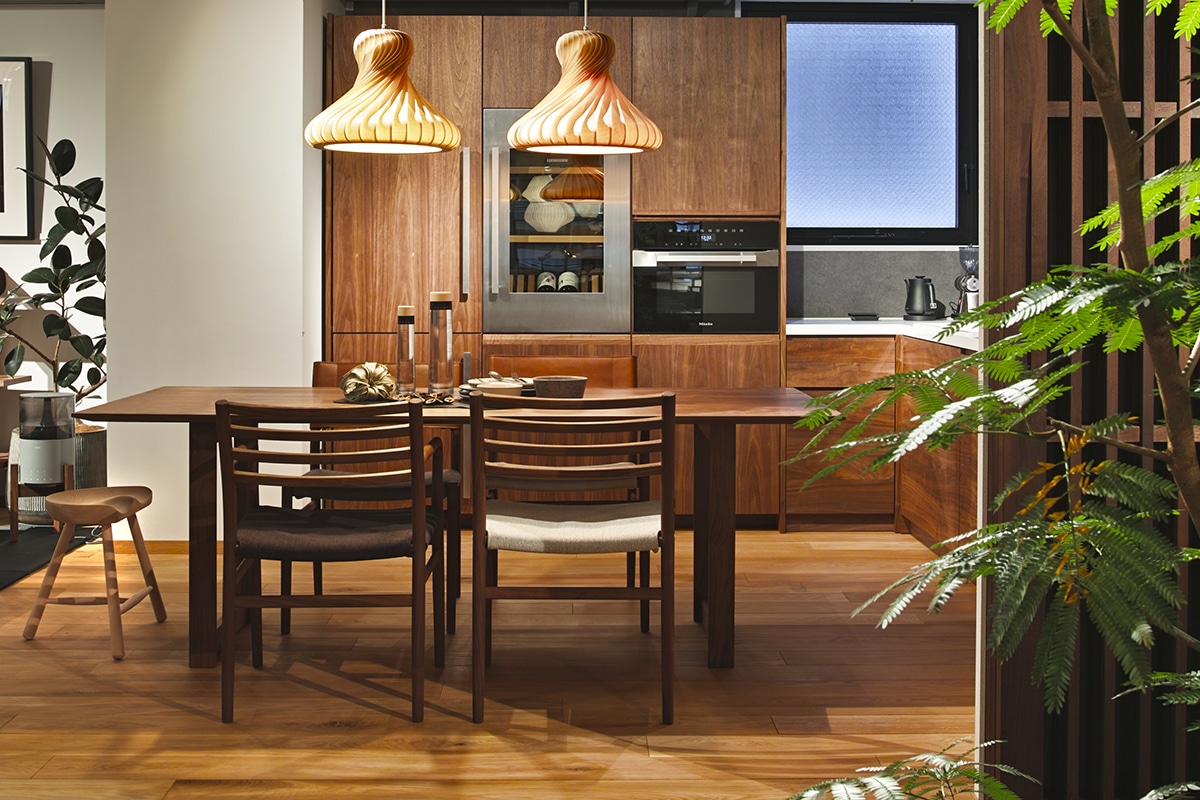 YU UC8 DINING CHAIR