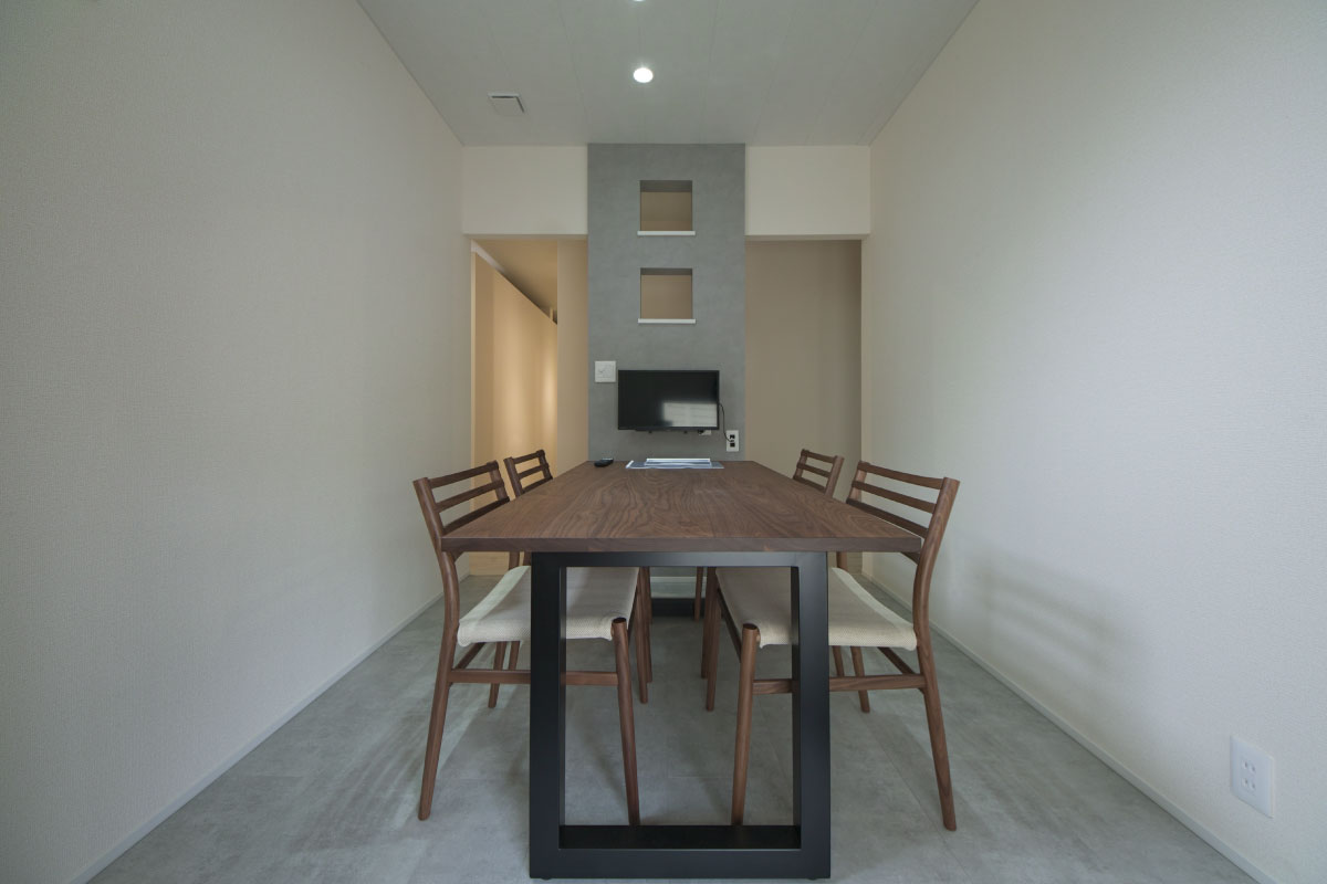 YU UC8 DINING CHAIR